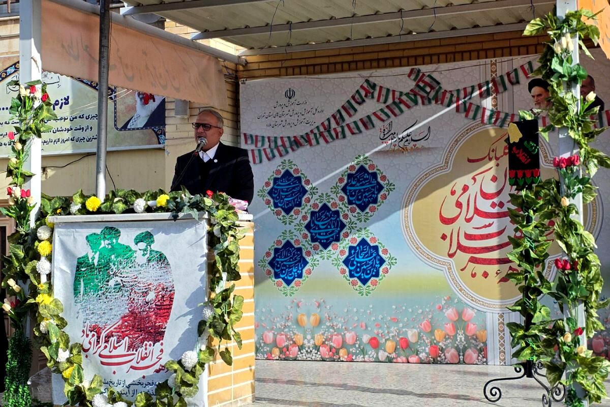 زنگ انقلاب در ملارد با حضور مدیرکل آموزش و پرورش شهرستانهای تهران نواخته شد