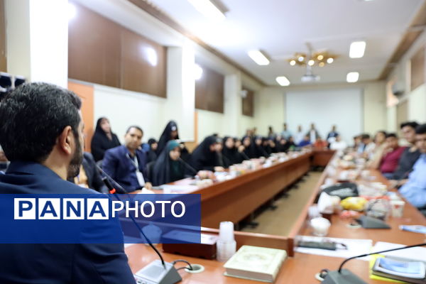 حضور ۵۲ دانش‌آموز رای اولی با عنوان همیار فرماندار در شعبه‌های اخذ رای شهرستان اسلامشهر 