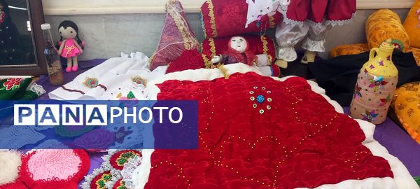 نمایشگاه دست‌سازه‌ها به‌مناسبت دهه فجر در شهر سپیددشت