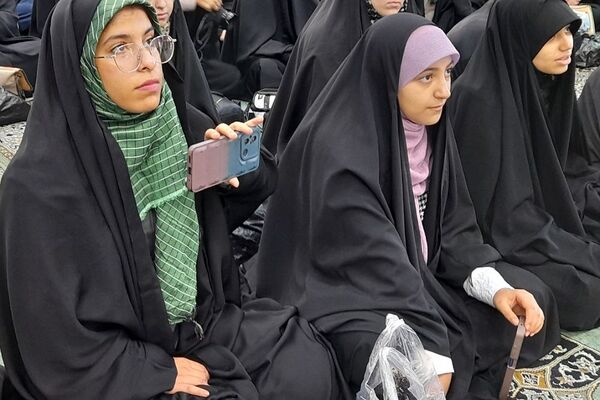 بازدید دانش‌آموزان دختر ناحیه 2 بهارستان از سرزمین نور