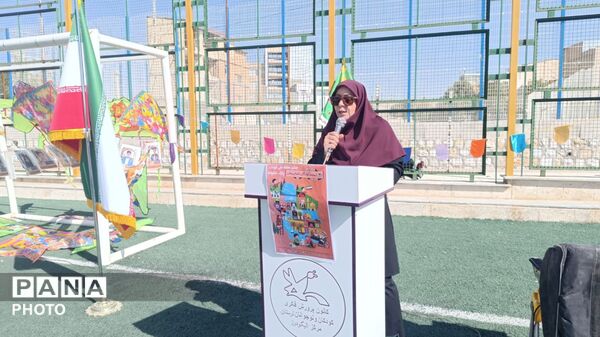 جشن لبخندها در الیگودرز؛ تکریم دختران در هفته ملی کودک