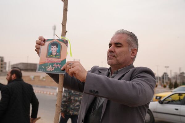 کاشت درخت به یاد شهدا در محمدشهر 