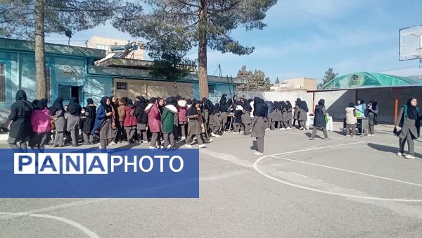 بازارچه‌‌ دانش‌آموزی در‌ دبیرستان‌ نمونه‌ اندیشه‌ کاشمر