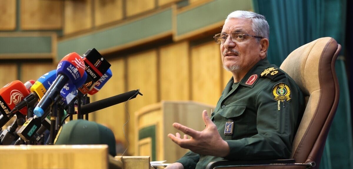سخنگوی وزارت دفاع: شهدا از ما انتظار مجاهدت و تلاش دارند