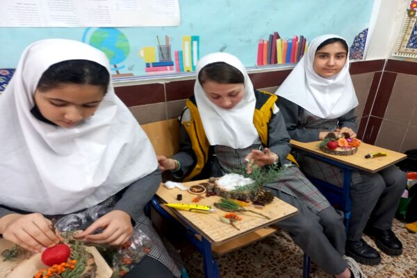 هنر کار با چوب توسط دانش‌آموزان مدرسه فردوسی اردبیل 