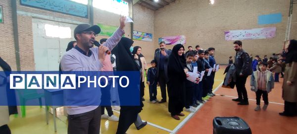 مسابقات دارت در دبستان پسرانه غدیر شهرستان شیروان