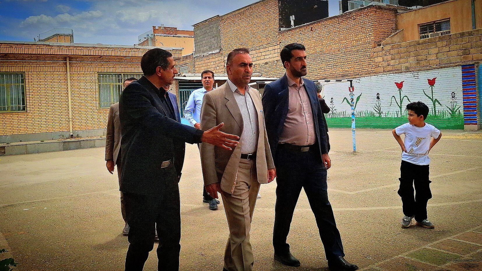 بازدید مدیرکل آموزش و پرورش استان چهارمحال وبختیاری در آموزشگاه استثنائی امید شهرستان بروجن 