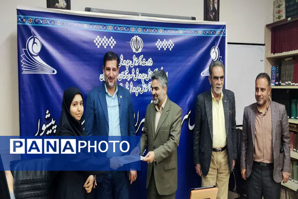 اولین نشست هیات امنای پژوهش سرای خواجه نصیرالدین طوسی و تقدیر از دانش‌آموزان نخبه پژوهشی