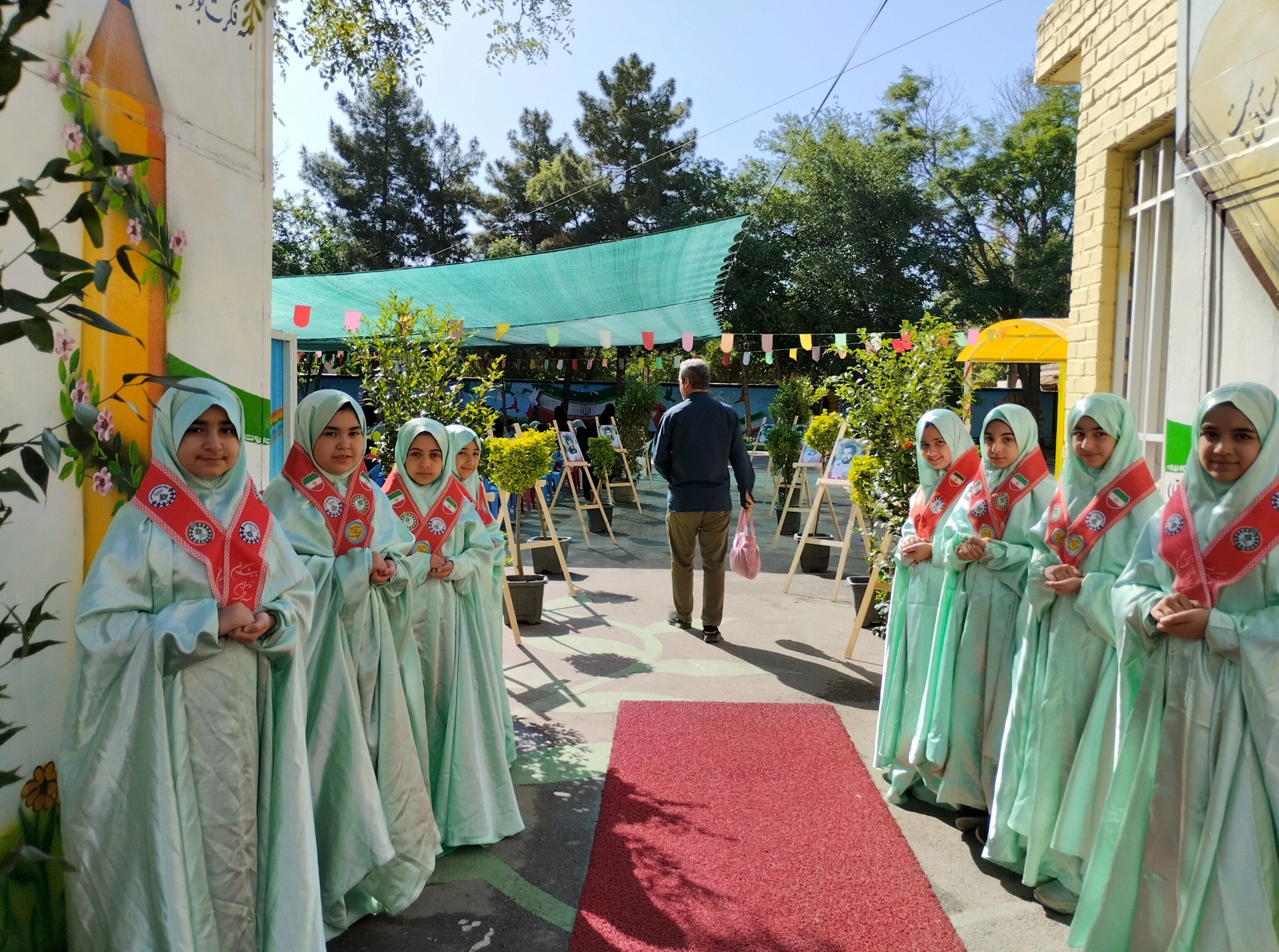 به صدا درآوردن زنگ سپاس‌ معلم در مدرسه شاهد شهید ناصری