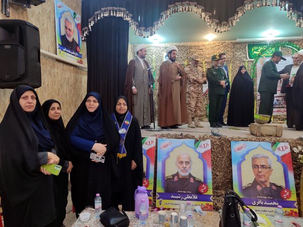 دانش‌آموزان با آرمان شهدا تجدید میثاق کردند