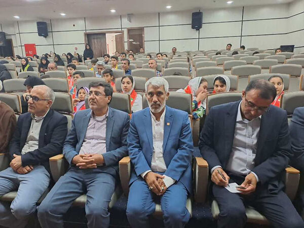  تجلیل از مدیران، مربیان و دانش‌آموزان پیشتاز شهرستان عسلویه