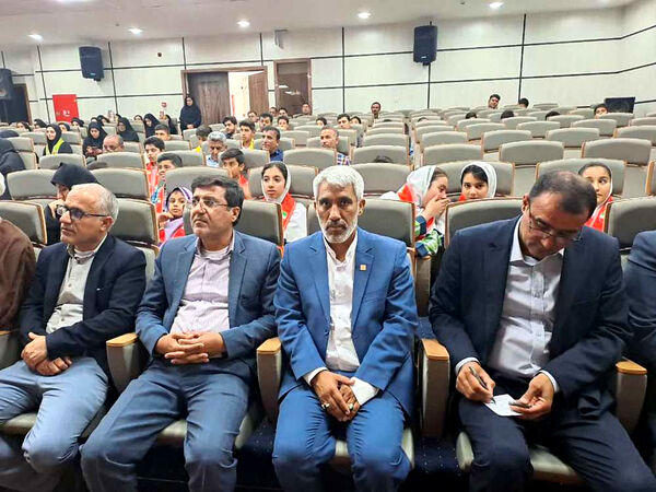  تجلیل از مدیران، مربیان و دانش‌آموزان پیشتاز شهرستان عسلویه