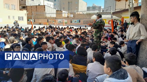 حضور خواهر شهید و راوی جنگ در مدرسه ابوریحان بیرونی 