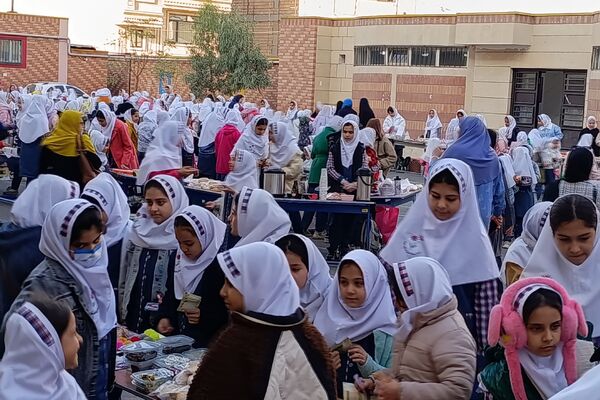 برپایی بازارچه کسب‌و‌کار در مدرسه شهدای پانزده خرداد قرچک