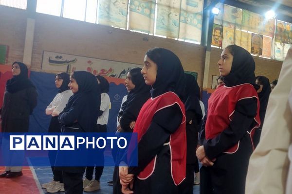 مسابقات ورزشی بین مدرسه‌ای در رباط‌کریم