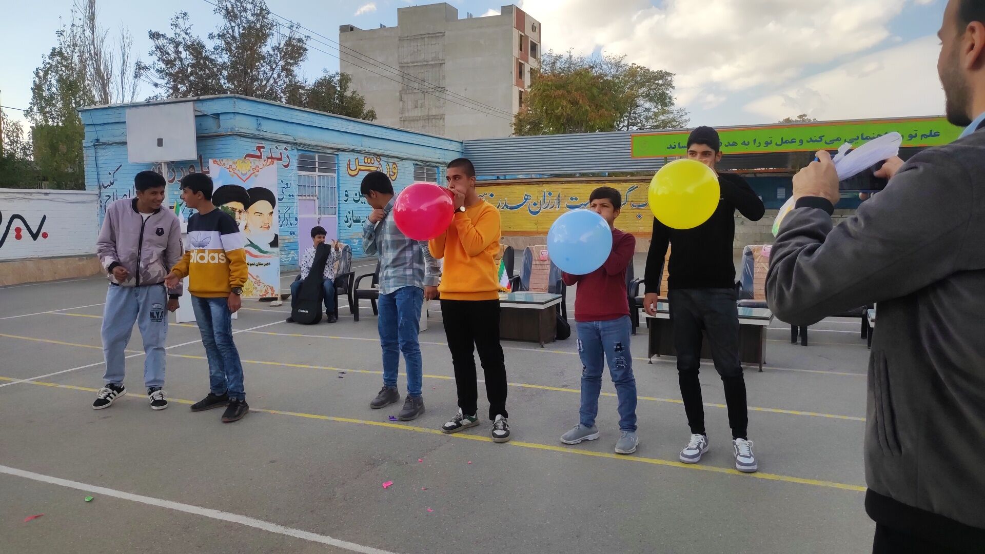 آشنا شدن دانش‌آموزان مدرسه فرزانگان با انواع آسیب‌های اجتماعی 
