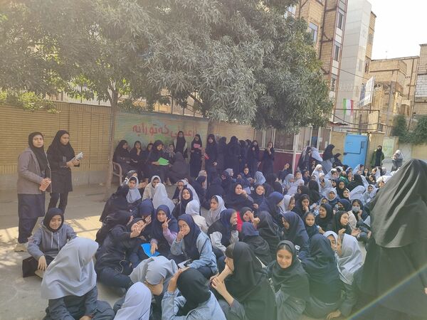 گرامیداشت هفته سلامت‌روان در دبیرستان میرزا جعفر سروقد خراسان رضوی 