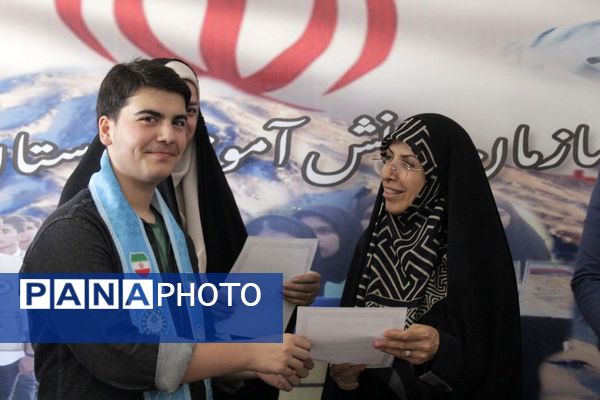 دیدار نماینده مردم ساری و میاندرود در مجلس شورای اسلامی با دانش‌آموزان مازندران