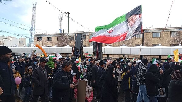راهپیمایی ۲۲ بهمن در مشهد با حضور فرمانده واحدهای حوزه ۱۹ بسیج دانش‌آموزی منطقه تبادکان