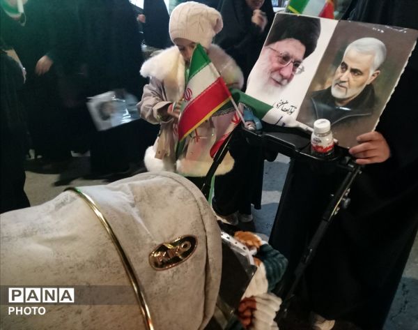 حضور پر شور و حماسی مردم نیشابور در هشتمین روز از شهادت امام شهید خامنه ای