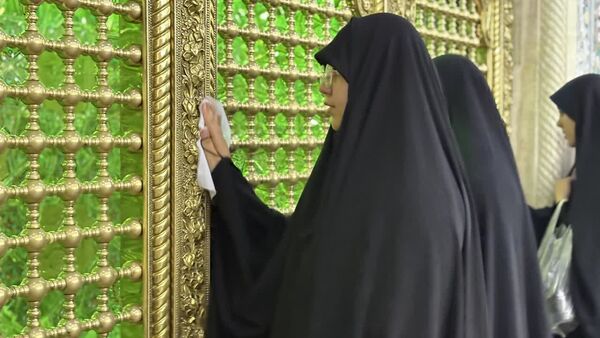 آیین غبارروبی حرم حضرت معصومه(س) با حضور بانوان طلبه