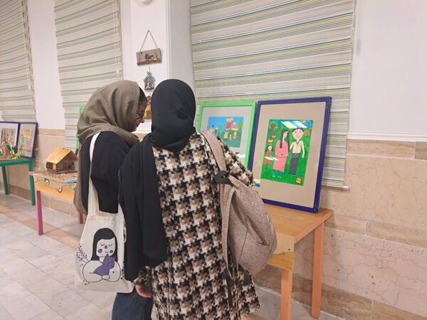 نمایشگاه آثار فرهنگی‌هنری جشنواره «زیر سقف خانه» در قم