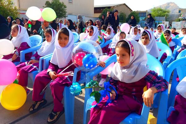 جشن شکوفه‌ها ویژه دانش‌آموزان پایه اول در دبستان حدیث شهرستان باشت