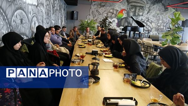 نشست فرماندار محمودآباد با اعضای شورای دانش‌آموزی 