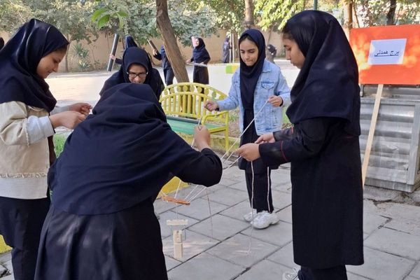 کافه‌ای برای فکر کردن و کتابخانه ای برای زندگی