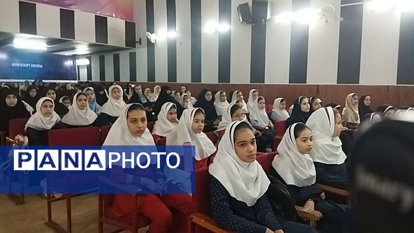 مراسم تجلیل از دانش‌آموزان منتخب طرح‌های حوزه ابتدایی در قائمشهر