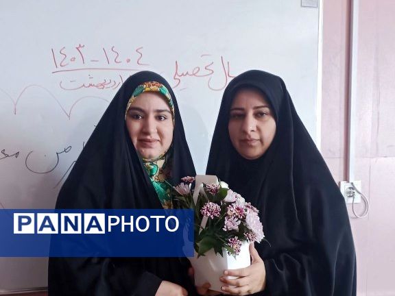 جشن روز معلم در دبستان عذرا پورشهریاری با برنامه های ویژه برگزار شد