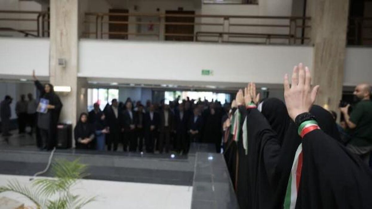 طنین سرود «باید برخاست» در استقبال از وزیر آموزش و پرورش در گیلان