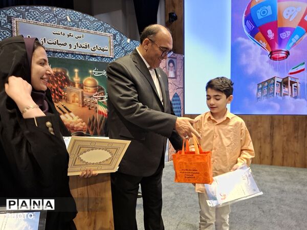 درخشش دانش‌آموزان منطقه ۳ در اختتامیه استانی جشنواره فرهنگی و هنری «امید فردا»