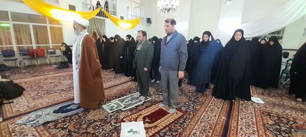 بازدید امام جمعه کاشمر از مسابقات قرآن، عترت و نماز ویژه دختران شهرستان کاشمر 