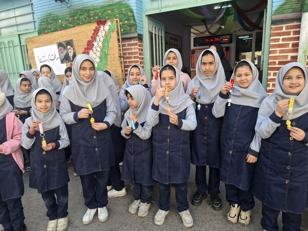 بزرگداشت روز ۲۲ بهمن  در دبستان میثاق 