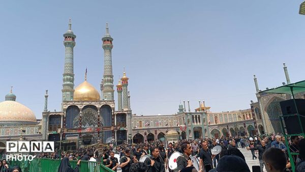 عزاداری زائران حرم حضرت معصومه(س) در روز اربعین