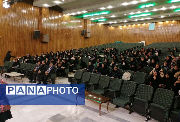 نشست کارشناسان سازمان دانش‌آموزی و دانش‌آموز خبرنگاران در سازمان دانش‌آموزی استان چهارمحال‌وبختیاری