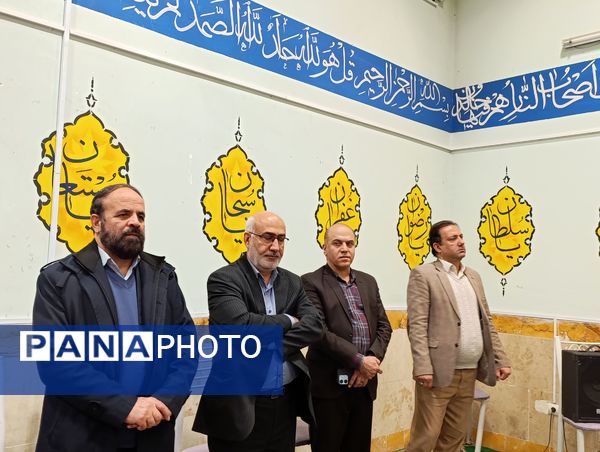 همخوانی سرود «ایرانمون» در دبیرستان حضرت معصومه (س) ناحیه 4 کرج 