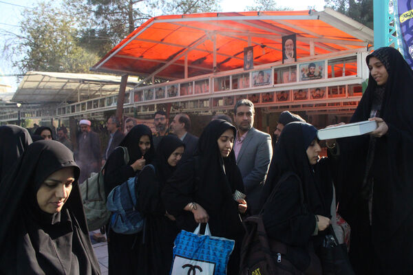 اعزام نخستین گروه از دختران دانش‌آموز ناحیه یک قم به اردوی راهیان نور