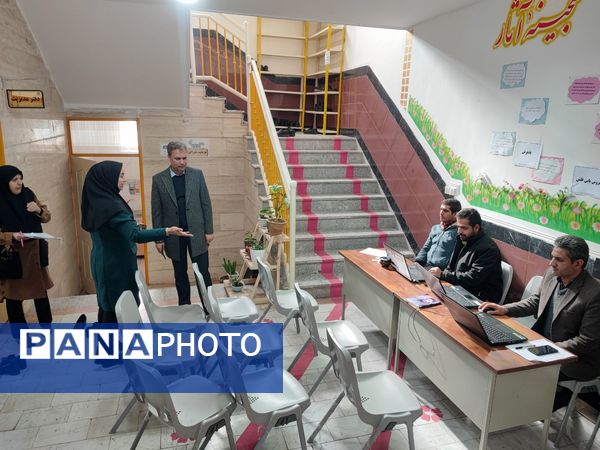 آثار دانش اموزان هنرمند کاشمر در کانون عاطفه 