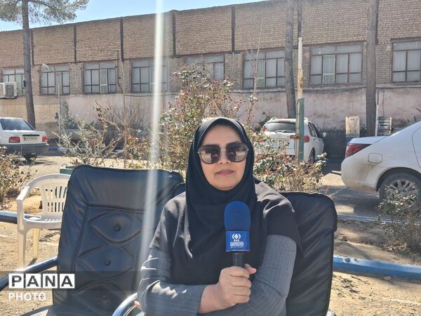 مسابقات نمایش خوانی و تئاتر خیابانی دختران در شهرستان کاشمر 
