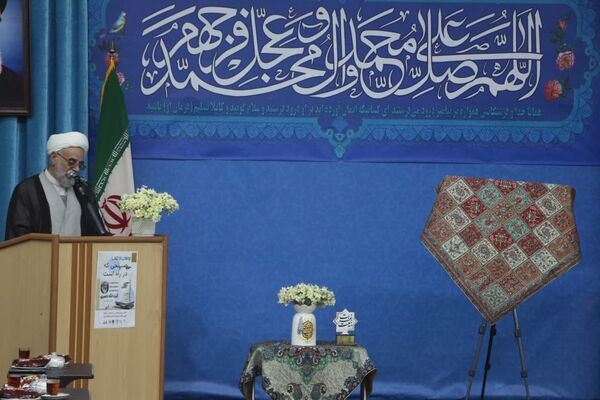 رونمایی کتاب «صبحی که در راه است» 