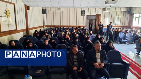 اولین نشست روسای تشکل‌های دانش‌آموزی مدارس سمپاد استان در دبیرستان فرزانگان ۲دوره دوم ناحیه۷ مشهد 