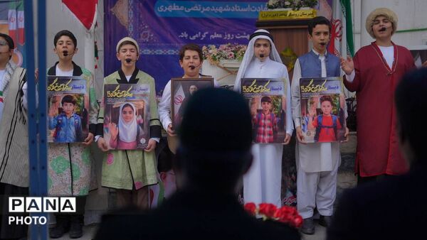 آیین گلباران محل شهادت شهید مرتضی مطهری با حضور مجید پارسا در منطقه ۱۲