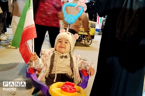 جلوه ای از حضور کودکان در دل میدان