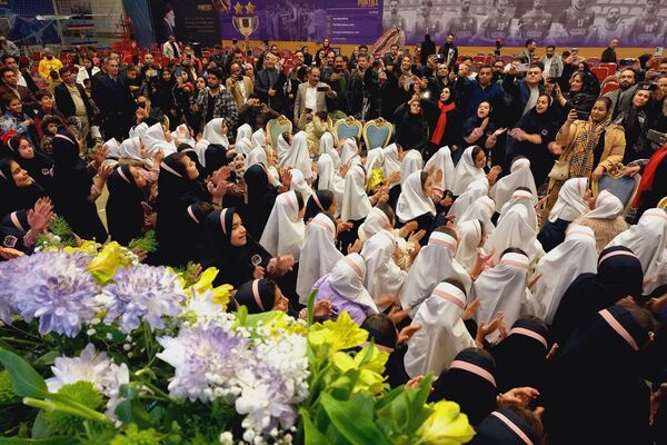 جشن روز پدر در سالن گلعباسی ورامین ؛ حضوریک هزار نفر از  پدران دانش آموزان گل‌های نمونه