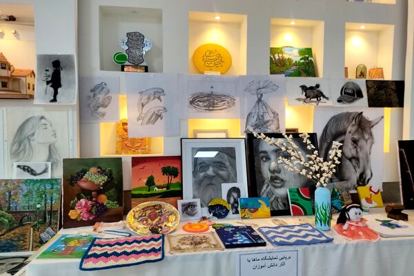 نمایشگاه صنایع و هنرهای دستی، تجسمی دانش‌آموزان در مدرسه دخترانه اندیشه یک اردبیل