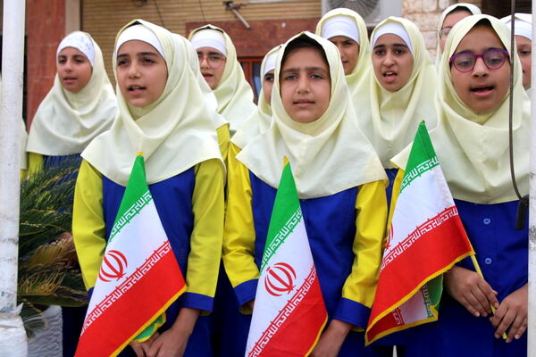 سپاس معلم در دبستان دخترانه شهید باهنر بوشهر 
