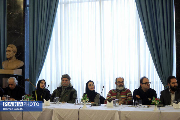 نشست معاون اول رئیس جمهور با جمعی از هنرمندان موسیقی، تئاتر و هنرهای تجسمی