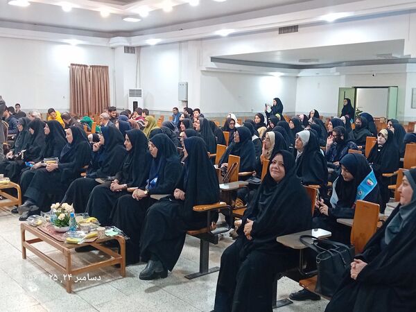 وقتی نوجوانان قلم به دست گرفتند شب شعر رنگی تازه یافت